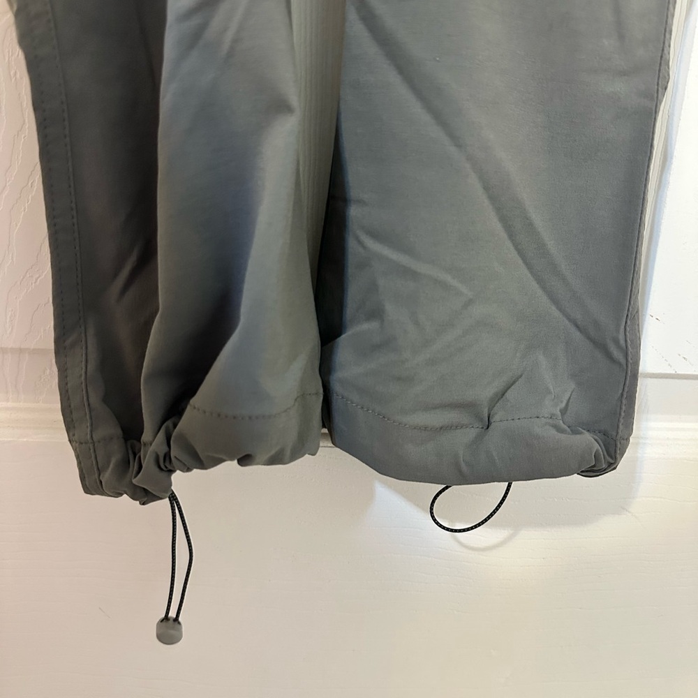 NWT Columbia women’s capri Pants in Gray - Picture 8 of 8